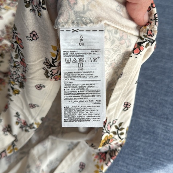 LIKE NEW Old Navy Floral Tank- Size S - Picture 8 of 10